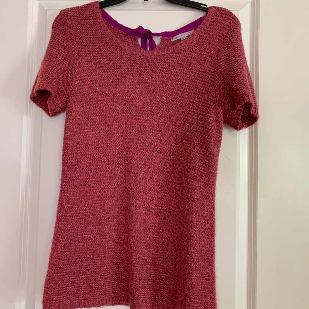 Short sleeve sweater.